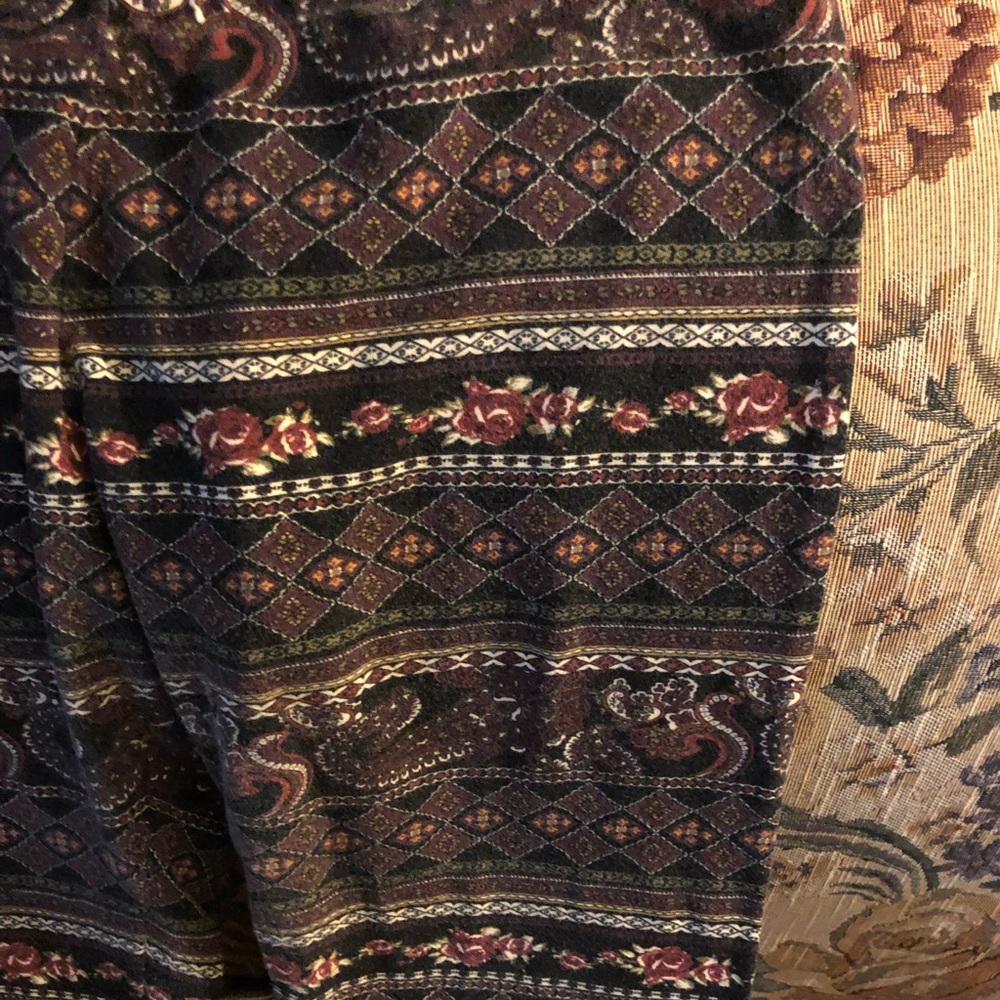 Maroon pattern leggings - Picture 2 of 4